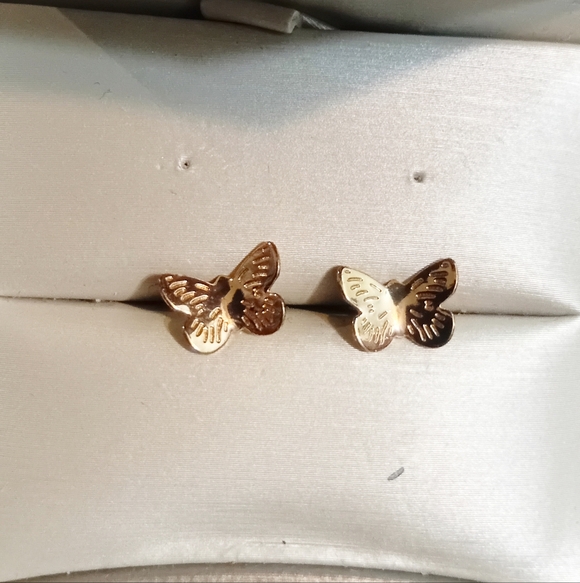 unbranded Jewelry - Gold Butterfly Stud Earrings